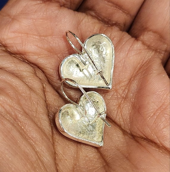 Stunning silver heart earrings - Picture 3 of 3